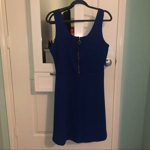 Super pretty blue dress!